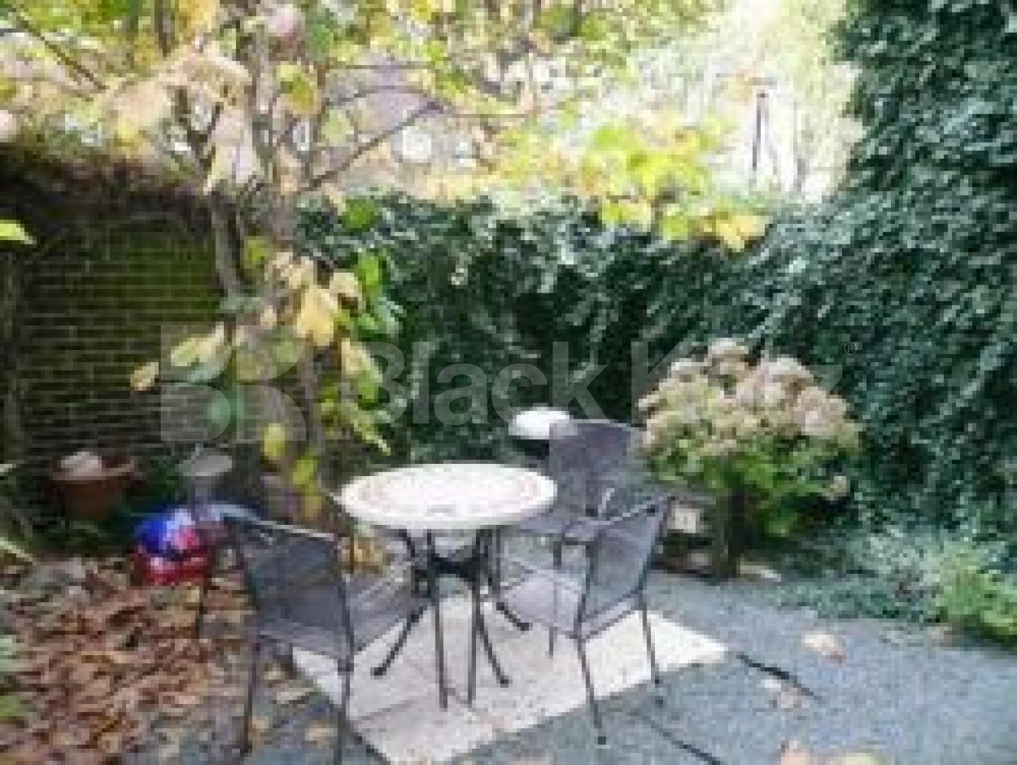 			3 Bedroom, 1 bath, 1 reception Flat			 Burlington Close, MAIDA VALE