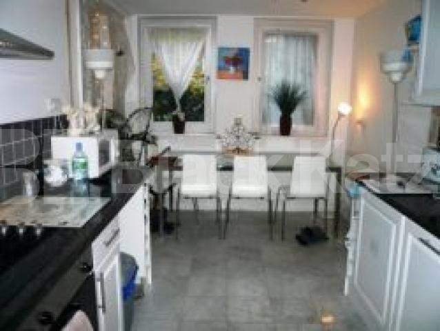 			3 Bedroom, 1 bath, 1 reception Flat			 Burlington Close, MAIDA VALE