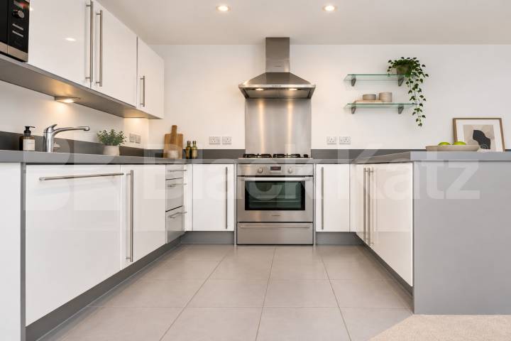 Three bedroom flat located in a private modern development with concierge Eden Grove, Holloway