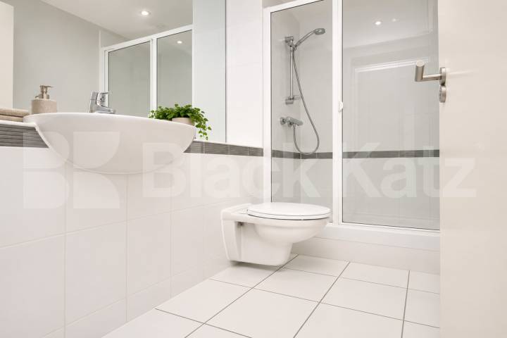 Three bedroom flat located in a private modern development with concierge Eden Grove, Holloway