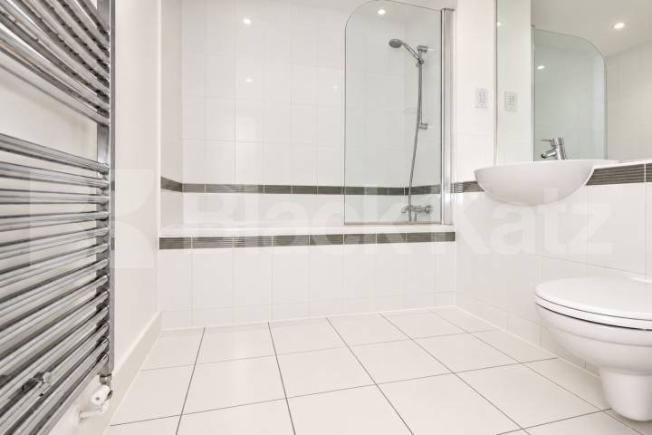 Three bedroom flat located in a private modern development with concierge Eden Grove, Holloway