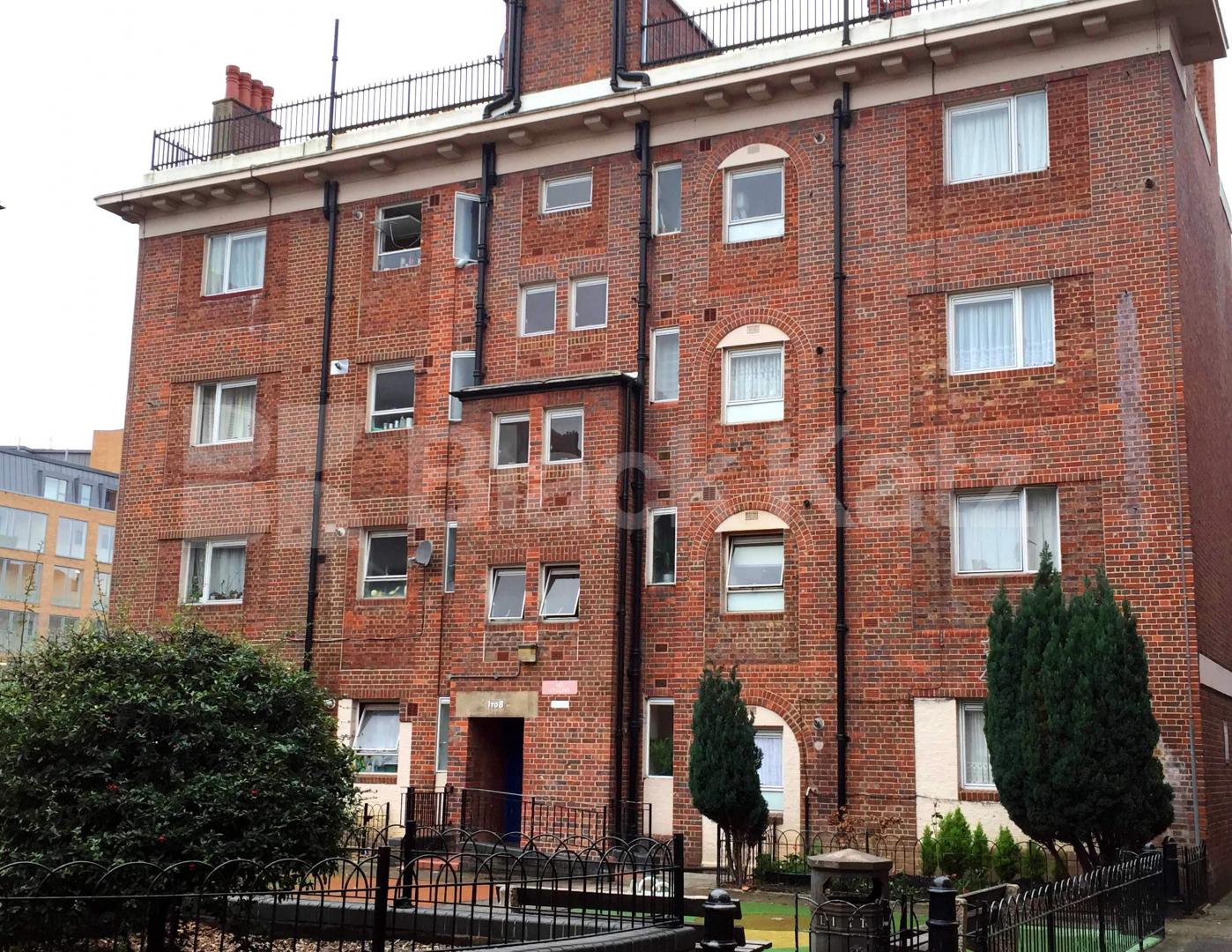 			3 Bedroom, 1 bath, 1 reception Flat			 Avondale House, Avondale Square, Old Kent Road