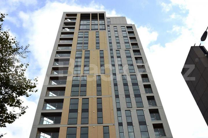 909 Sq. Ft with private balcony, two communal roof terraces & stunning views The Pioneer Building - Newington Causeway, Borough