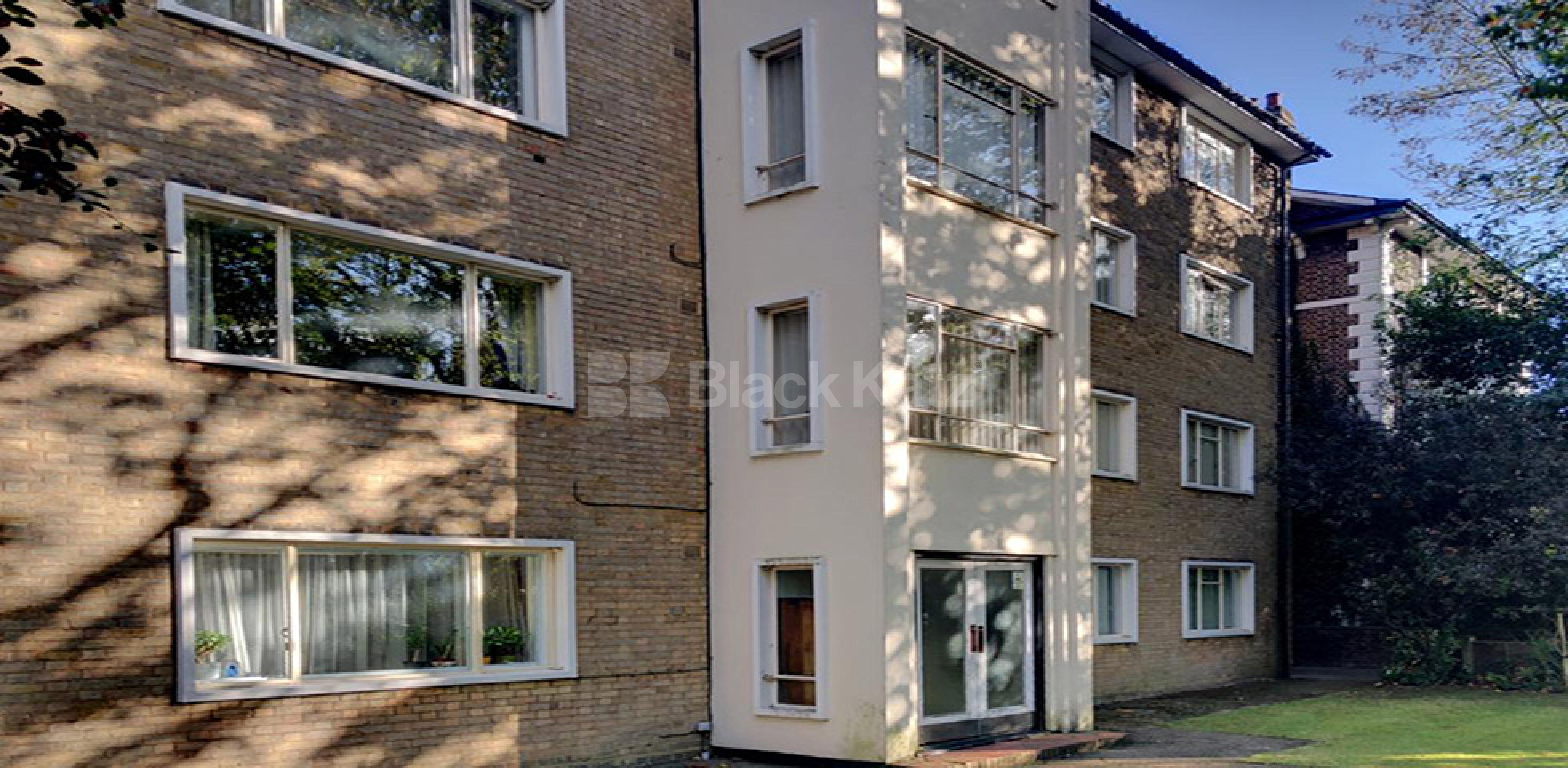 			UNDER OFFER , 2 Bedroom, 1 bath, 1 reception Apartment			 Vanbrugh Park Road, Greenwich  SE3