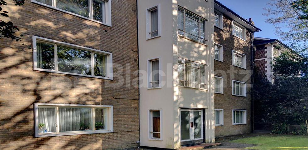 			UNDER OFFER , 2 Bedroom, 1 bath, 1 reception Apartment			 Vanbrugh Park Road, Greenwich 