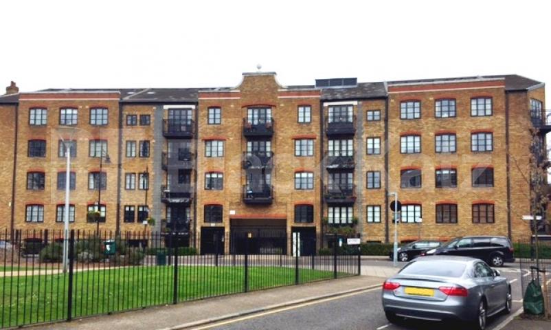 			3 Bedroom, 1 bath, 1 reception Penthouse			 Bridgewalk Heights, 80 Weston Street, London Bridge