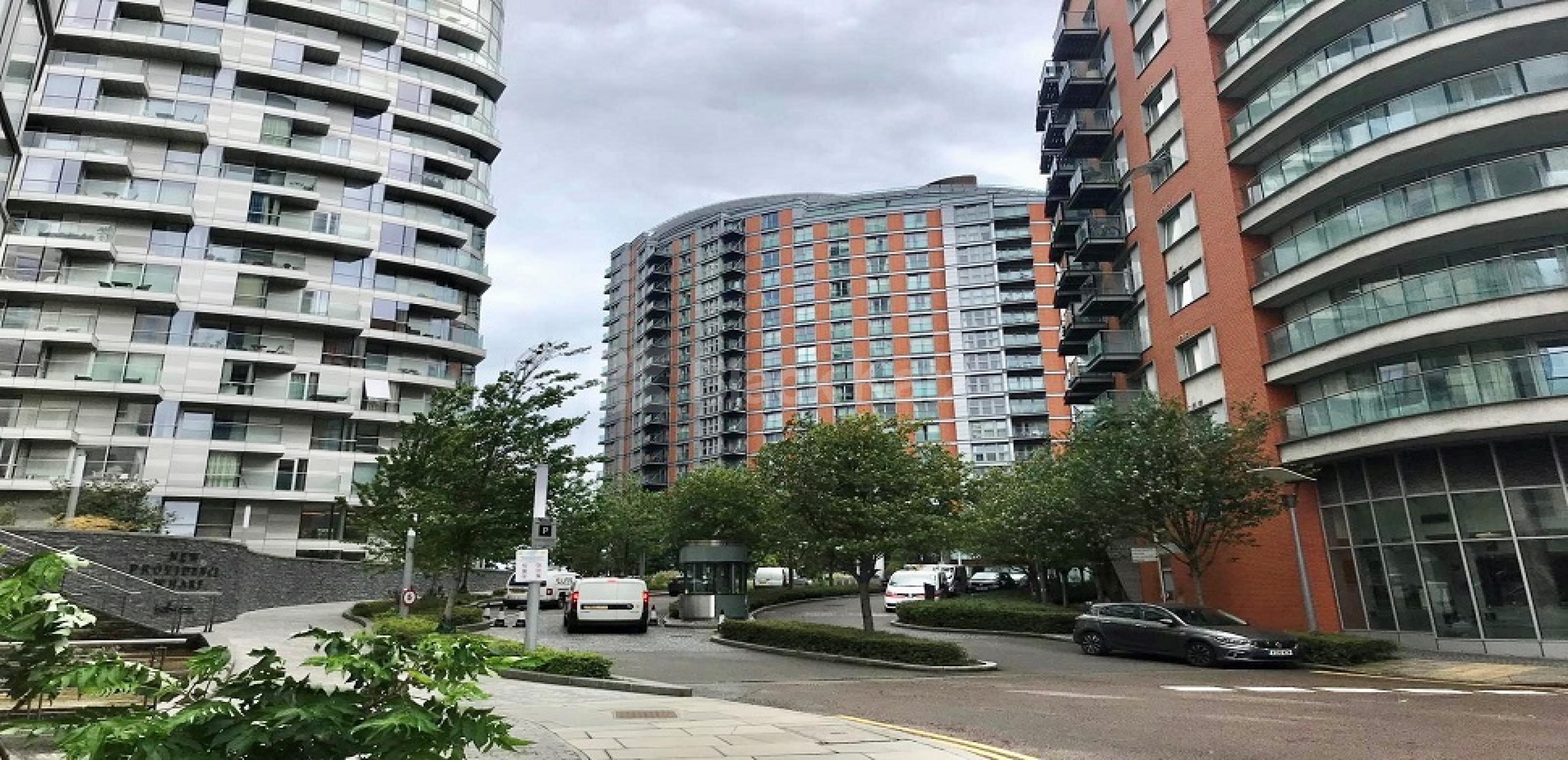 			LET , 2 Bedroom, 1 bath, 1 reception Apartment			 New Providence Wharf, Blackwell E14