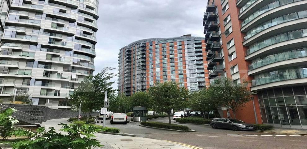 			LET , 2 Bedroom, 1 bath, 1 reception Apartment			 New Providence Wharf, Blackwell