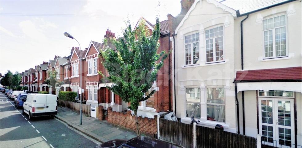 			3 Bedroom, 1 bath, 1 reception Flat			 Ormiston Grove, SHEPHERDS BUSH