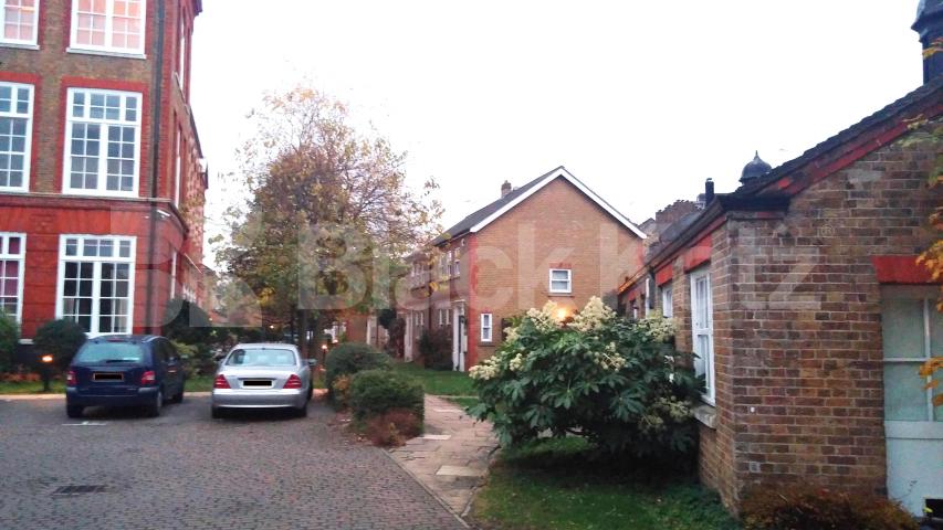 			NEW INSTRUCTION, 1 Bedroom, 1 bath, 1 reception Terraced House			 The Paragon, Searles Road, SE1, Borough / Elephant and Castle 