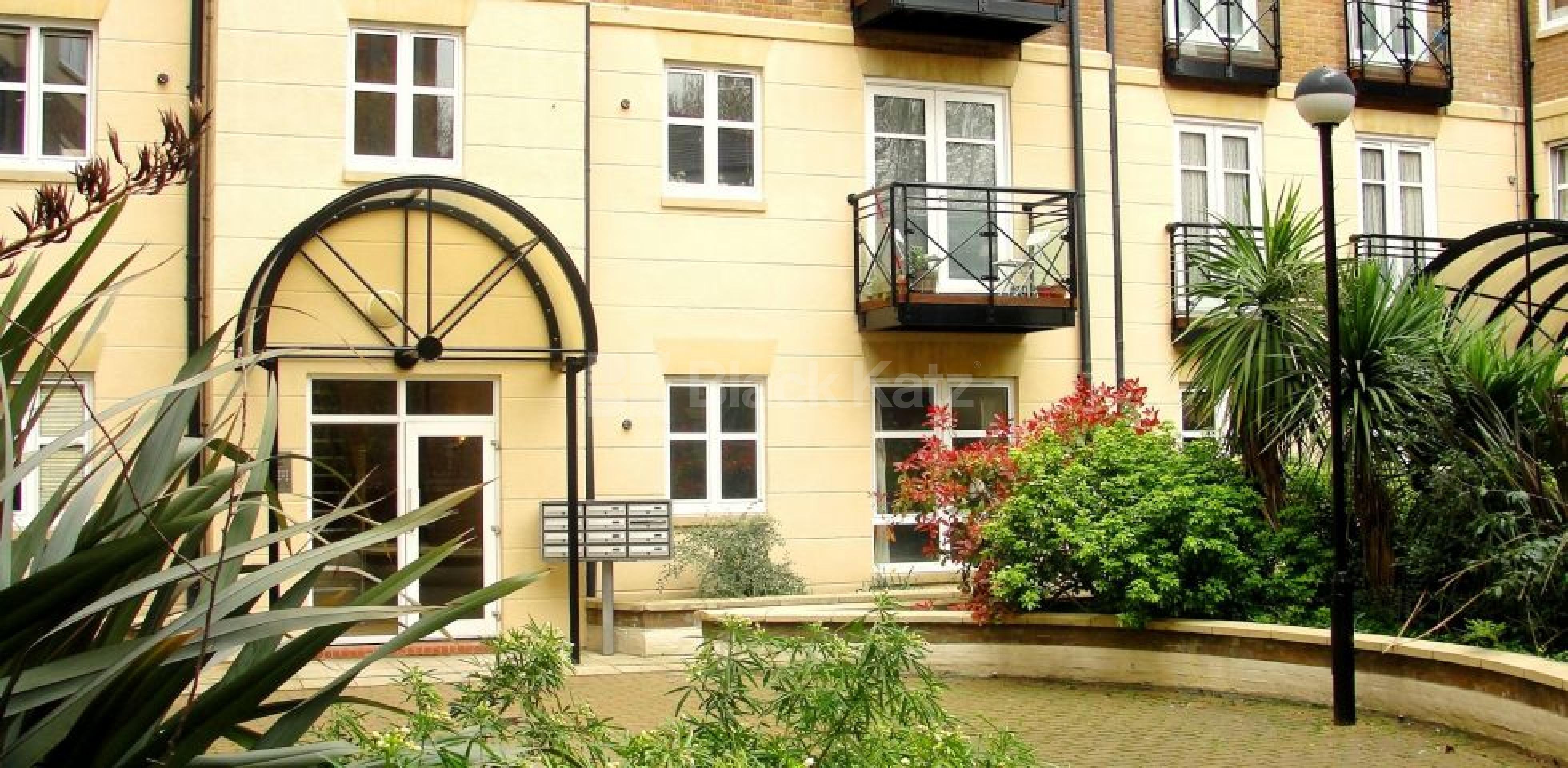 			NEW INSTRUCTION , 2 Bedroom, 1 bath, 1 reception Apartment			 Lapwing Court Swan Street, Borough SE1