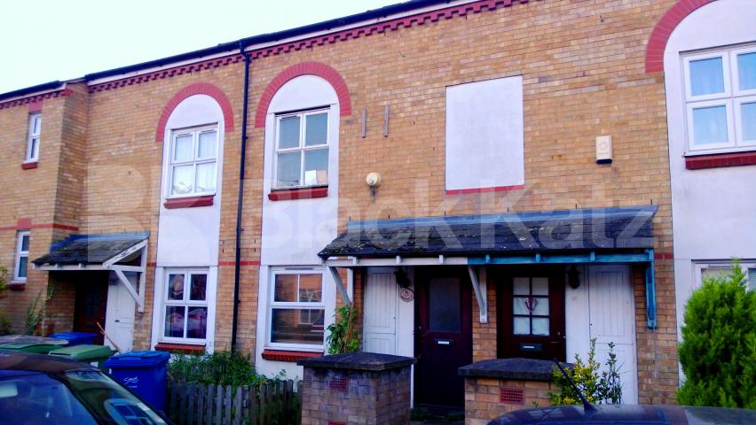 			UNDER OFFER , 2 Bedroom, 1 bath, 1 reception Flat			 Longfellow Way, London Bridge / Bermondsey