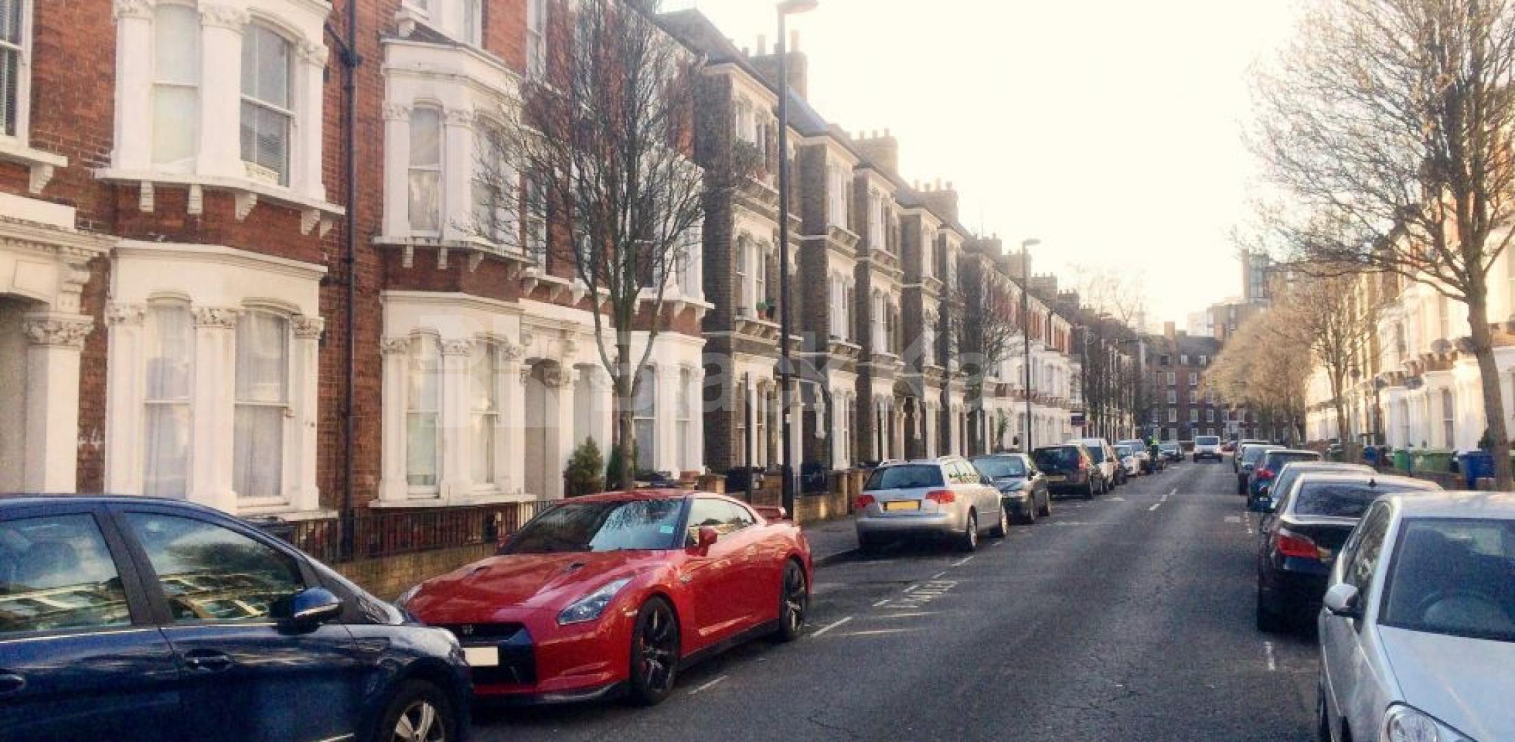 			NEW INSTRUCTION, 3 Bedroom, 1 bath, 1 reception Apartment			 Brook Drive, Lambeth North