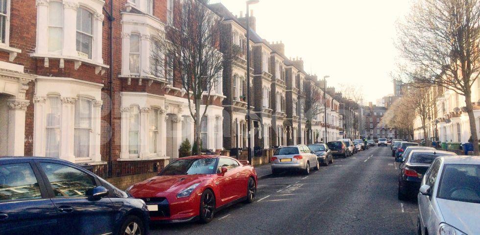 			NEW INSTRUCTION, 3 Bedroom, 1 bath, 1 reception Apartment			 Brook Drive, Lambeth North