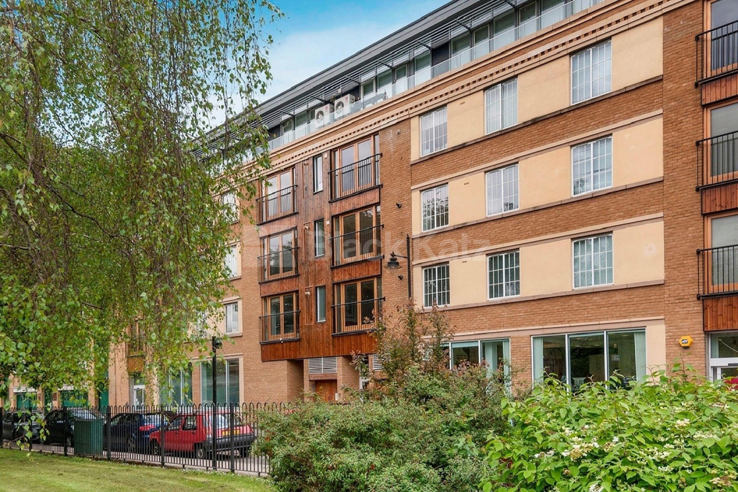 Superbly located & situated opposite the green open spacers of Tabard Gardens Artbrand Studios  Leathermarket street, London Bridge SE1