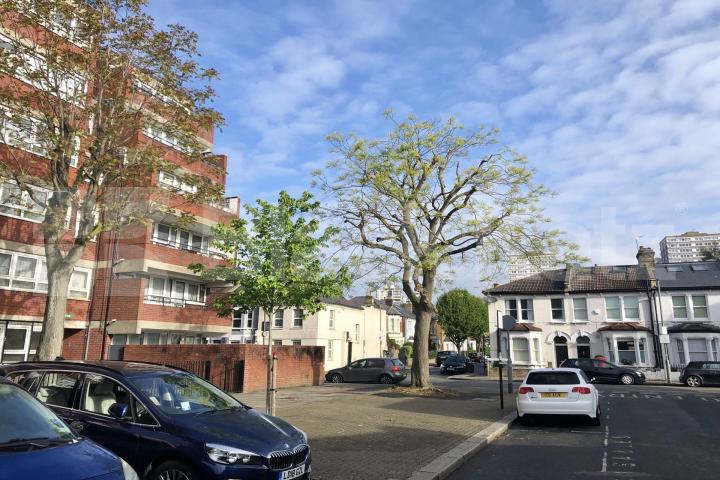 Duplex apartment with balcony & 1150 Sq. Ft of living & entertaining space Bullen Street, Battersea