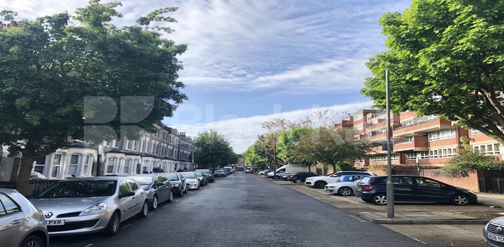 			4 Bedroom, 1 bath, 1 reception Apartment			 Bullen Street, Battersea