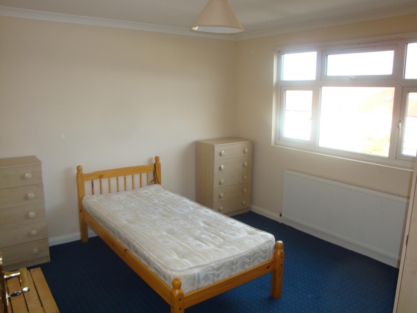 			WHOLE HOUSE, 5 Bedroom, 1 bath, 1 reception House			 Burnley Road, DOLLIS HILL