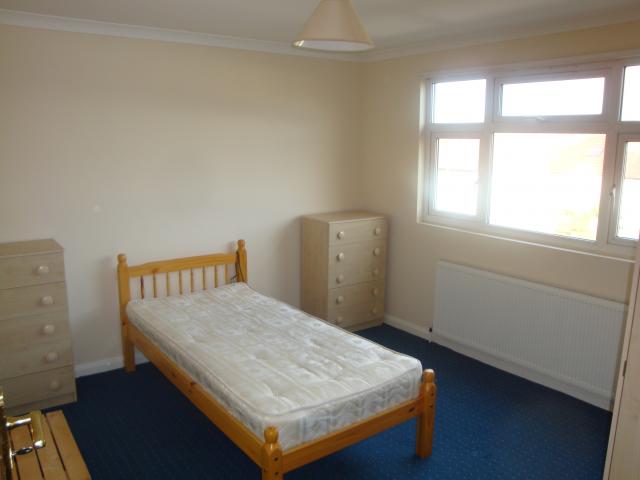 			WHOLE HOUSE, 5 Bedroom, 1 bath, 1 reception House			 Burnley Road, DOLLIS HILL