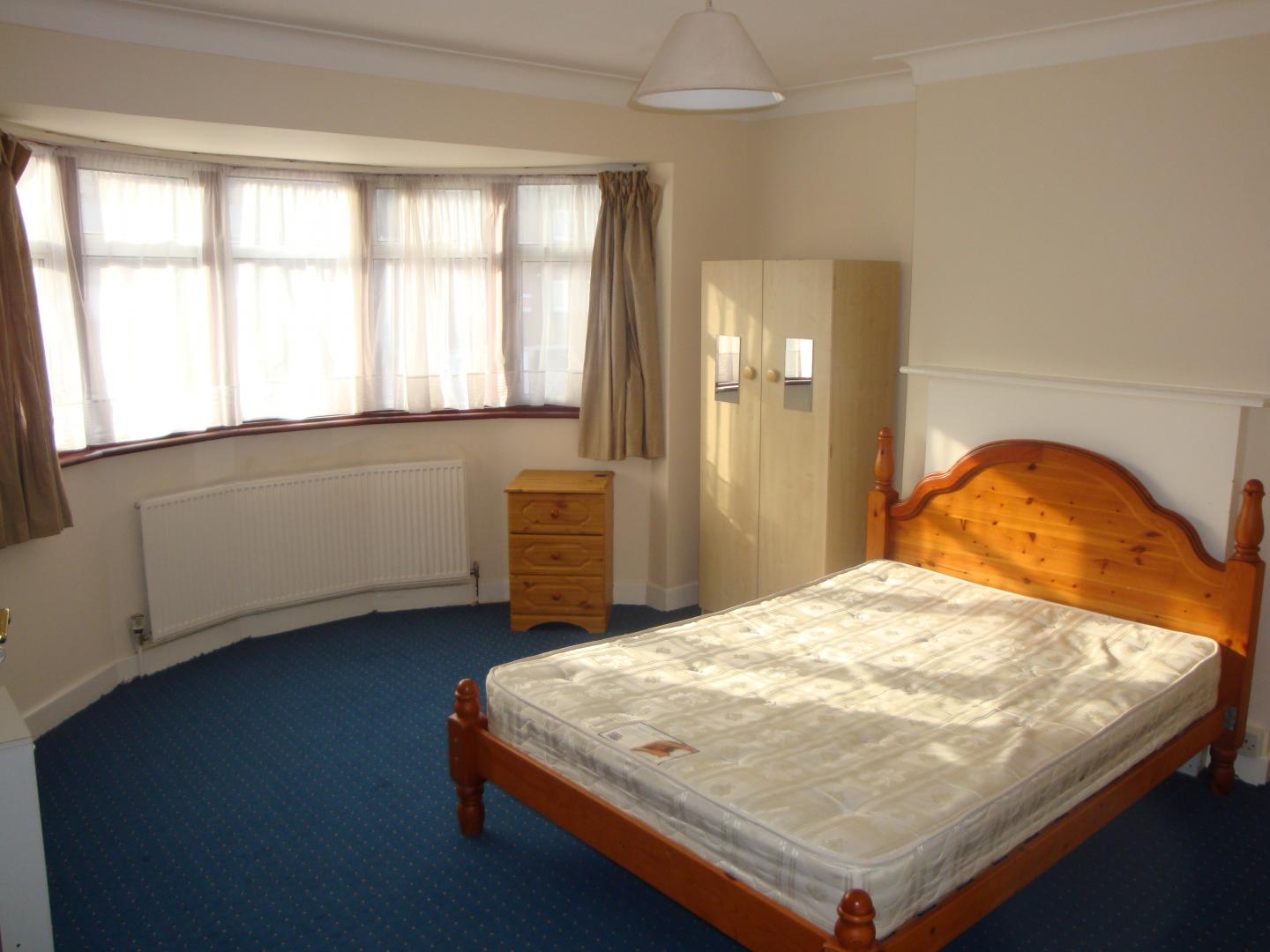 			WHOLE HOUSE, 5 Bedroom, 1 bath, 1 reception House			 Burnley Road, DOLLIS HILL