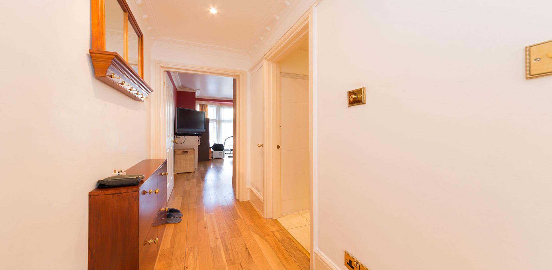 Large Apartment with Communal Garden Broadhurst Gardens, West Hampstead