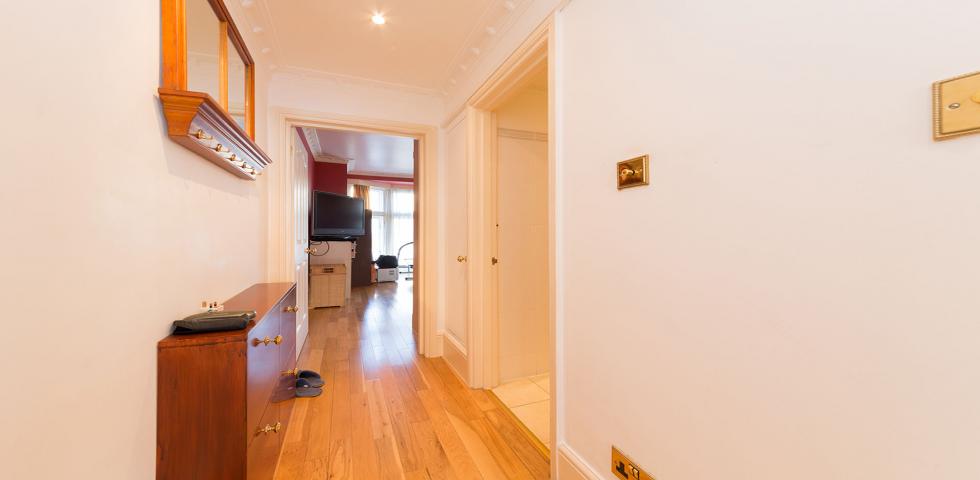 Large Apartment with Communal Garden Broadhurst Gardens, West Hampstead