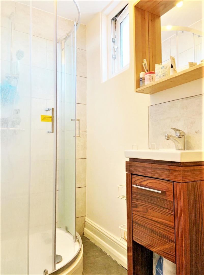 			1 Bedroom, 1 bath, 1 reception Apartment			 Edward Close, CRICKLEWOOD