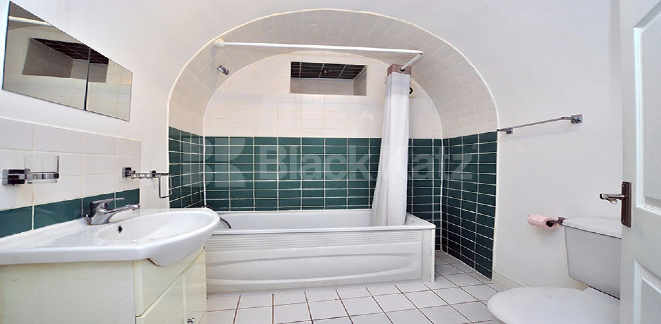 			MINS TO REGENTS PARK!, 1 Bedroom, 1 bath, 1 reception Flat			 Devonshire Place, MARYLEBONE