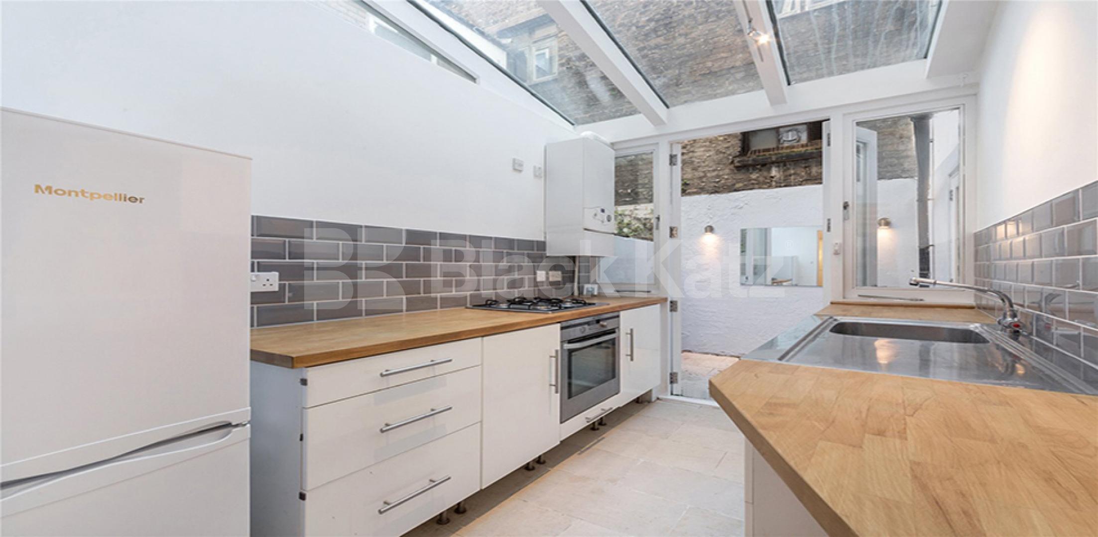 			MINS TO HYDE PARK, 2 Bedroom, 1 bath, 1 reception Flat			 Craven Terrace, HYDE PARK / BAYSWATER