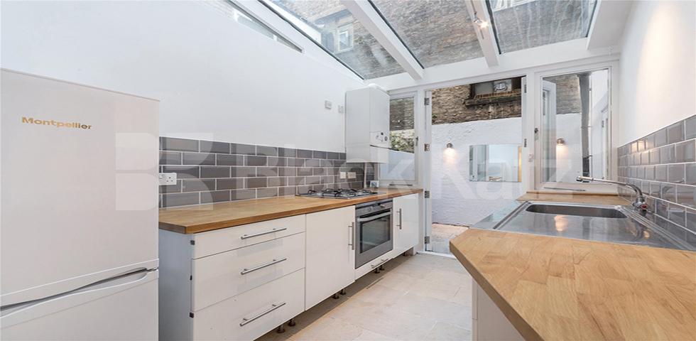 			MINS TO HYDE PARK, 2 Bedroom, 1 bath, 1 reception Flat			 Craven Terrace, HYDE PARK / BAYSWATER