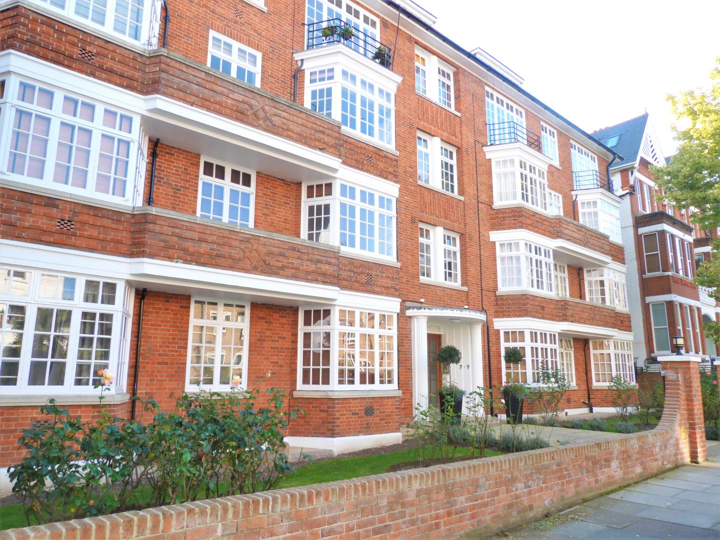 			LET  (HEATING & HOT WATER INCLUDED), 1 Bedroom, 1 bath, 1 reception Flat			 Cleve Road, WEST HAMPSTEAD