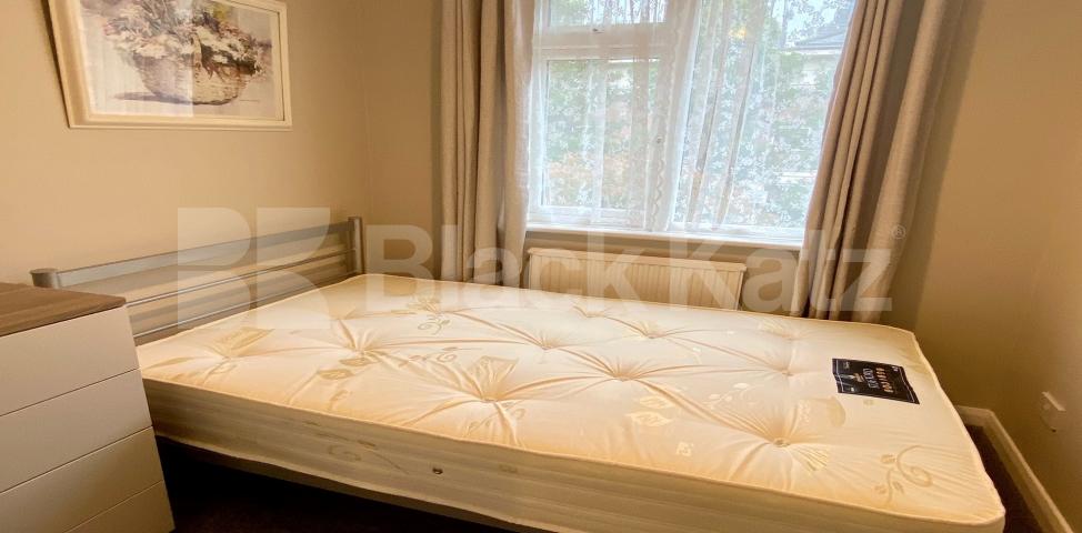 			LET, 3 Bedroom, 1 bath, 1 reception House			 Crimsworth Road, Vauxhall