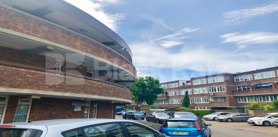 			UNDER OFFER, 3 Bedroom, 1 bath, 1 reception Apartment			 Carey Gardens, Vauxhall/Battersea