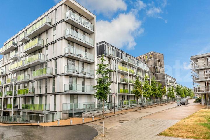 1 bedroom property located within a portered building with a balcony   New River Village, Crouch End / Hornsey