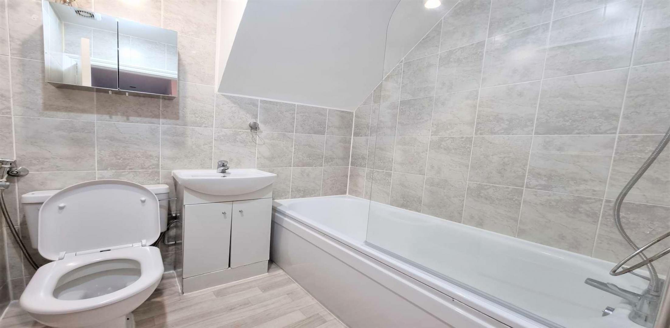 			3 Bedroom, 1 bath, 1 reception Flat			 Harvist Road, QUEENS PARK