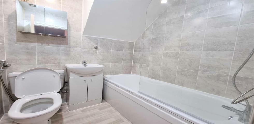 			3 Bedroom, 1 bath, 1 reception Flat			 Harvist Road, QUEENS PARK