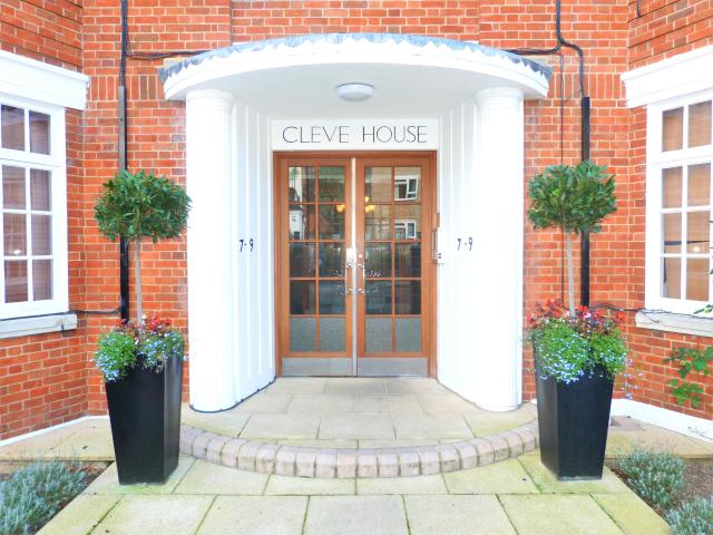 			LET  (HEATING & HOT WATER INCLUDED), 1 Bedroom, 1 bath, 1 reception Flat			 Cleve Road, WEST HAMPSTEAD