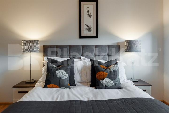 			New Instruction, 2 Bedroom, 1 bath, 1 reception Flat			 City Road, ISLINGTON