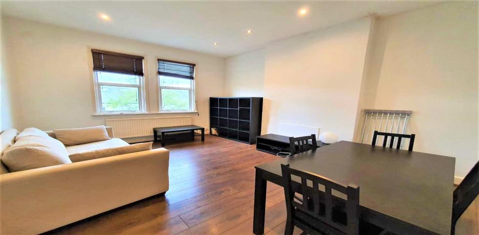 			2 Bedroom, 1 bath, 1 reception Apartment			 Priory Park Road, Queens Park