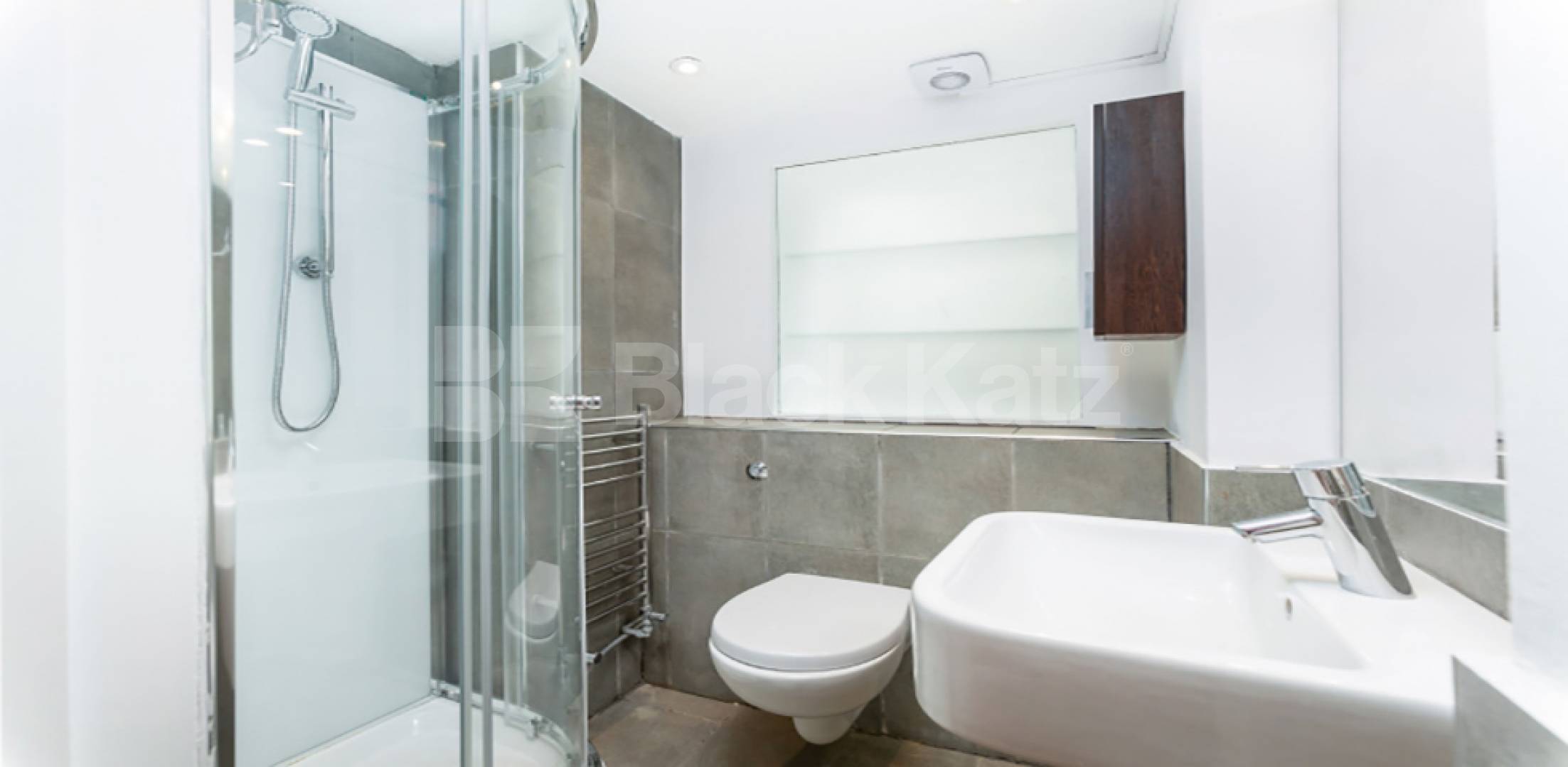 			MINS TO HYDE PARK, 2 Bedroom, 1 bath, 1 reception Flat			 Craven Terrace, HYDE PARK / BAYSWATER