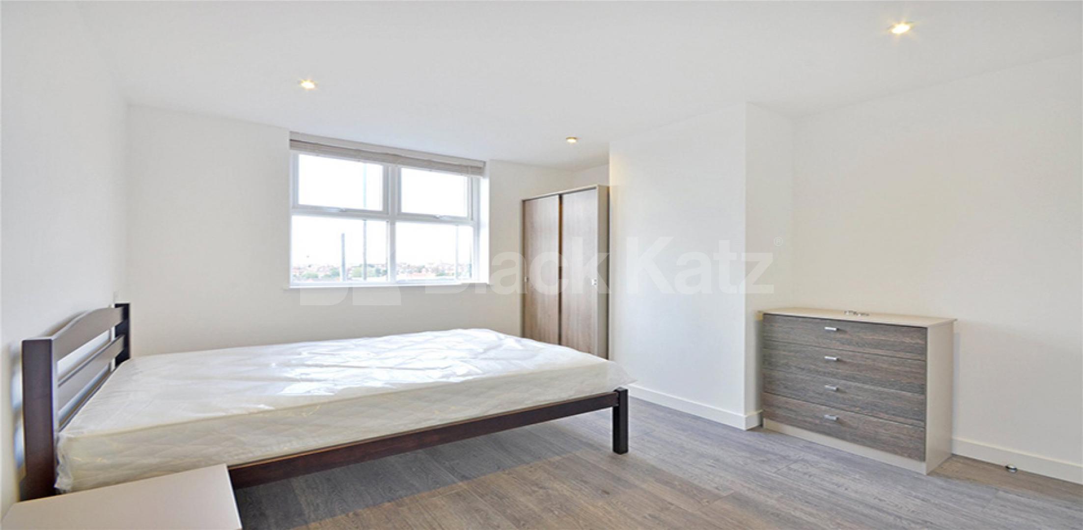 			MODERN TWO BED!, 2 Bedroom, 1 bath, 1 reception Flat			 Finchley Road, FINCHLEY ROAD - SWISS COTTAGE