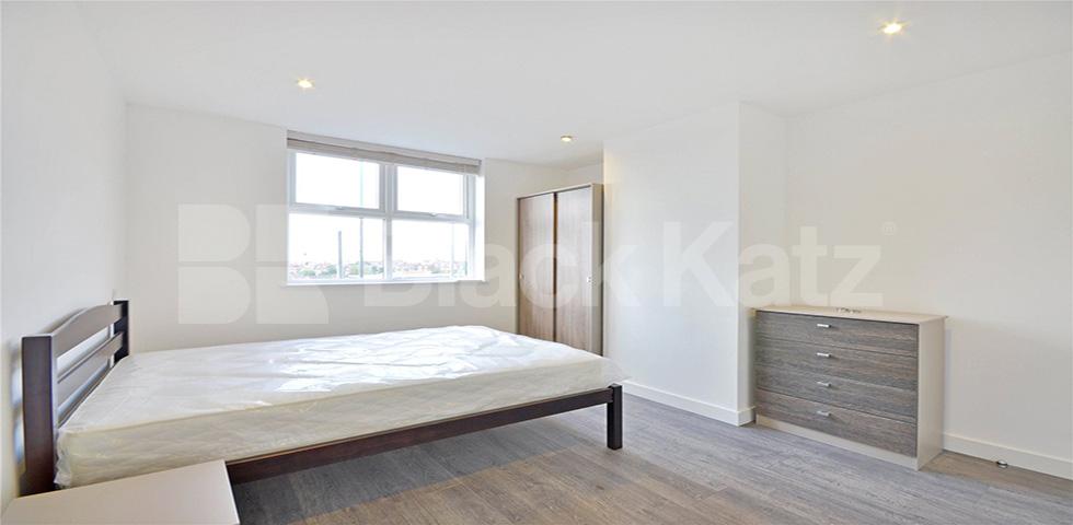 			MODERN TWO BED!, 2 Bedroom, 1 bath, 1 reception Flat			 Finchley Road, FINCHLEY ROAD - SWISS COTTAGE