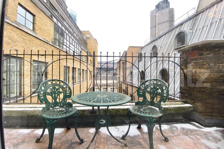 Location, location loaction  The Power House, Cornhill, Bank EC3V