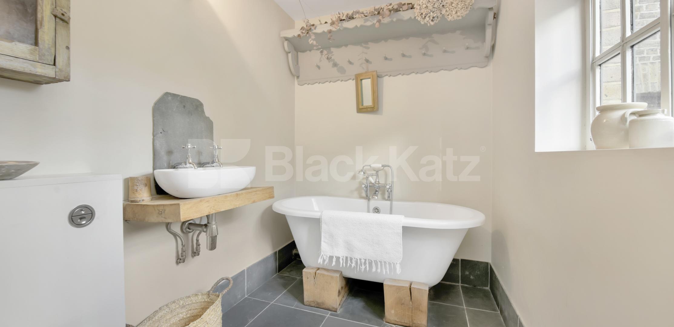 			NEW INSTRUCTION, 2 Bedroom, 1 bath, 1 reception Apartment			 China Wharf, 29 Mill Street, Tower Bridge/Shad Thames 