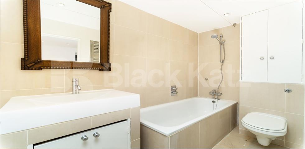 			MINS TO HYDE PARK, 2 Bedroom, 1 bath, 1 reception Flat			 Craven Terrace, HYDE PARK / BAYSWATER