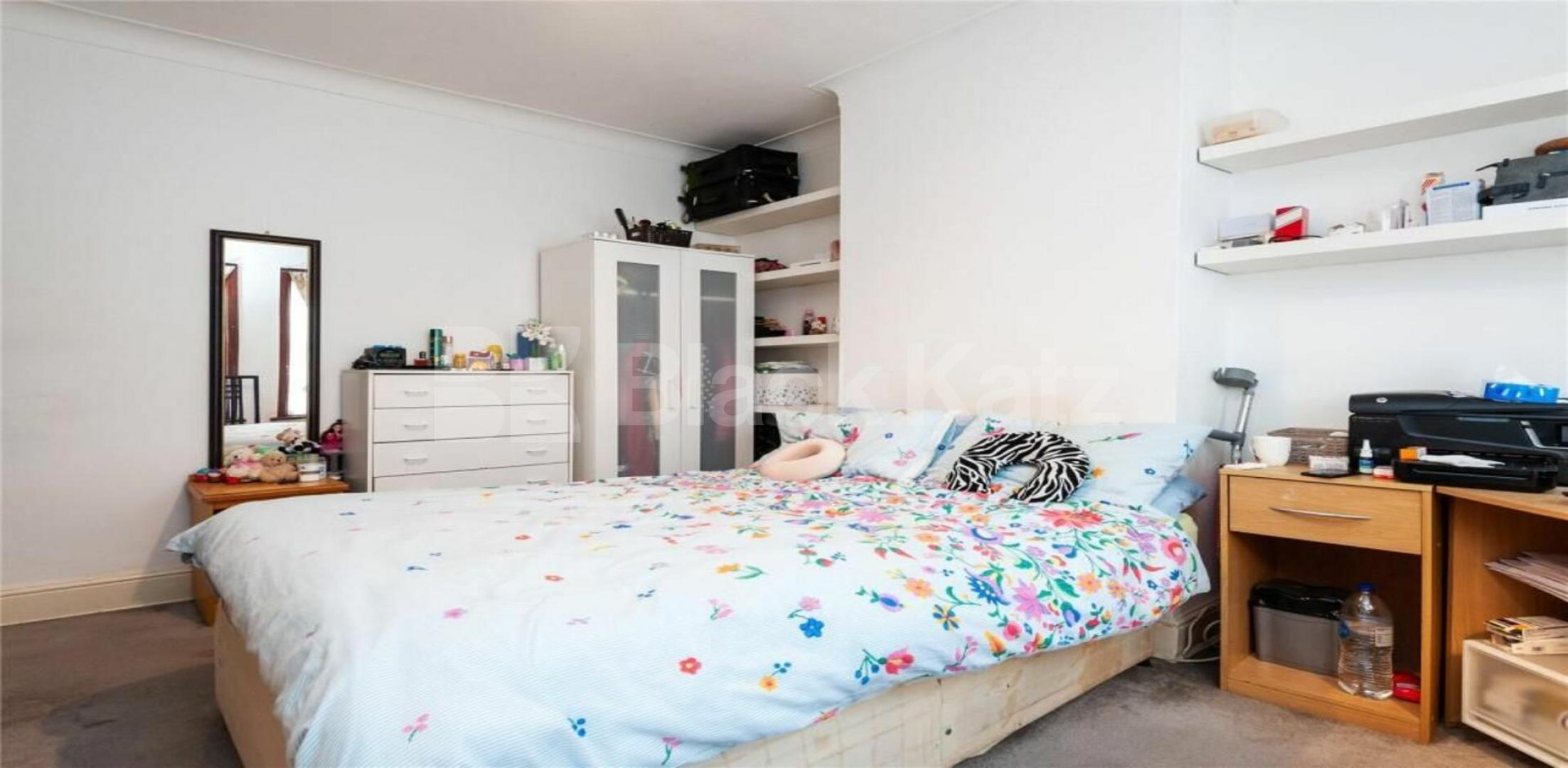 			GOOD FOR 2 SHARERS OR FAMILY, 3 Bedroom, 1 bath, 1 reception Apartment			 Chewton Road, Walthamstow