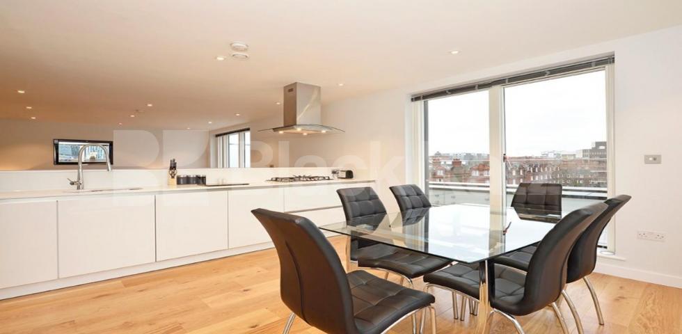			A MUST SEE, 3 Bedroom, 1 bath, 1 reception Apartment			 Heneage Street E1, Aldgate / Liverpool street