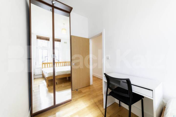 Located on the sought-after Charteris Road in the heart of Queens Park, this beautifully redecorated two-bedroom, two-bathroom apartment offers stylish and contemporary living.The property features two generous double bedrooms, both with space for de Charteris Road, Queens Park, NW6,  London