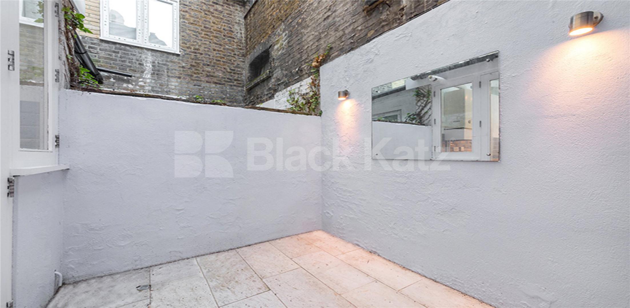 			MINS TO HYDE PARK, 2 Bedroom, 1 bath, 1 reception Flat			 Craven Terrace, HYDE PARK / BAYSWATER