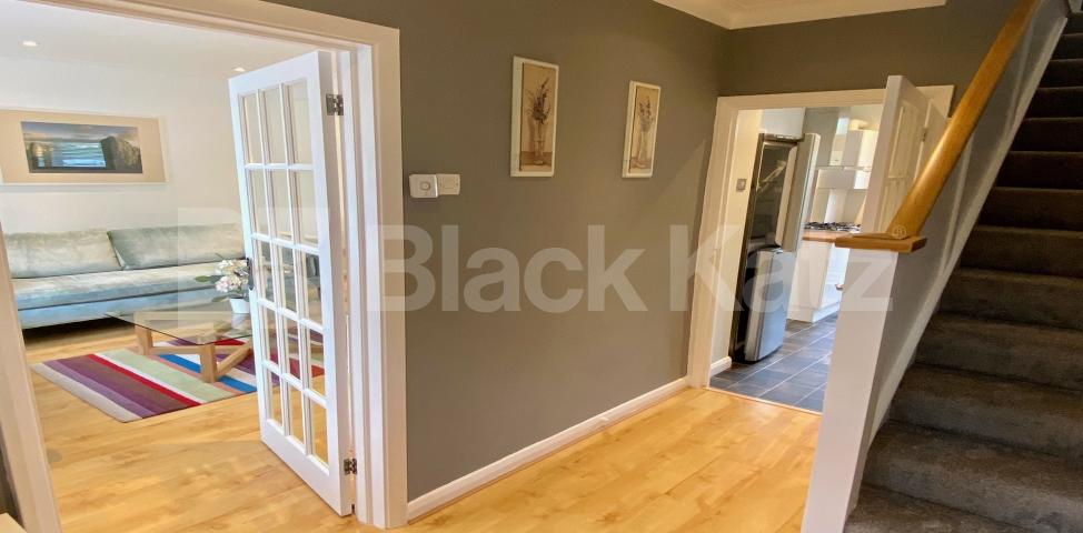 			LET, 3 Bedroom, 1 bath, 1 reception House			 Crimsworth Road, Vauxhall